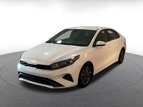 Used 2024 Kia Forte LXS FWD image 8