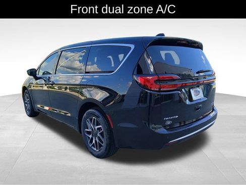 New 2027 Chrysler Pacifica Limited AWD/4WD image 3