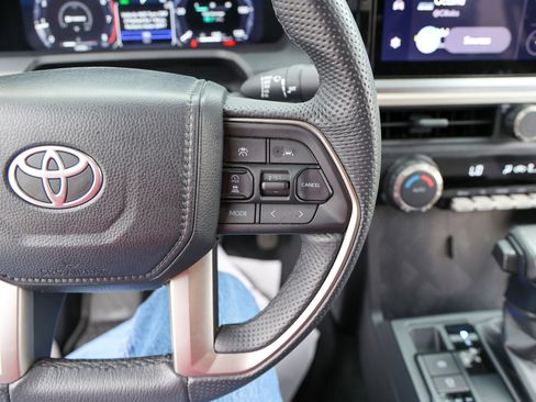 Certified 2024 Toyota Tacoma TRD Off-Road AWD/4WD image 20