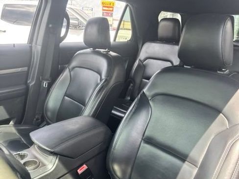 Used 2019 Ford Explorer XLT w/ Equipment Group 202A FWD image 17