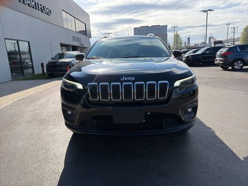 Used 2019 Jeep Cherokee Latitude Plus w/ Comfort/Convenience Group image 3