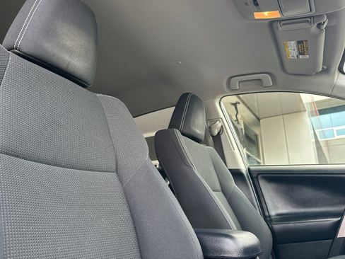 Certified 2018 Toyota RAV4 LE AWD/4WD image 17