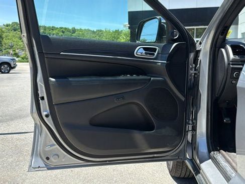 Used 2019 Jeep Grand Cherokee Limited AWD/4WD image 12
