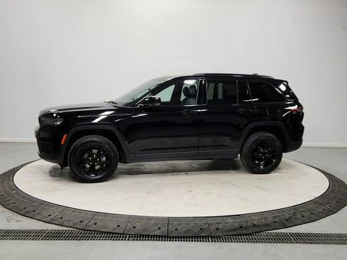 Used 2024 Jeep Grand Cherokee Altitude image 4