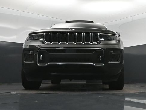 Used 2024 Jeep Grand Cherokee Overland w/ Luxury Tech Group IV AWD/4WD image 45