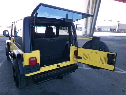 Used 2004 Jeep Wrangler X AWD/4WD image 7