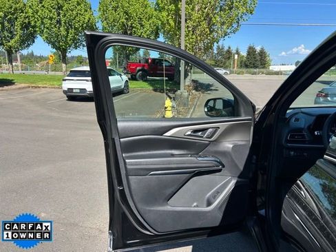 Used 2025 Chevrolet Traverse LT w/ Driver Confidence Package FWD image 17