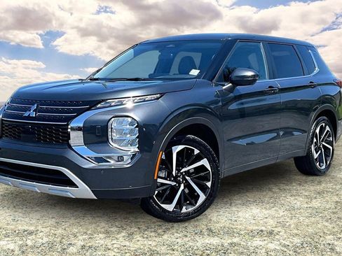 Used 2024 Mitsubishi Outlander SE AWD/4WD image 3