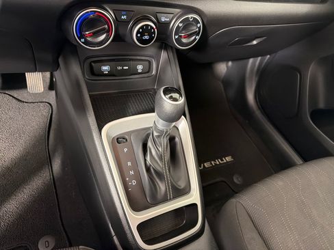Used 2026 Hyundai Venue SE FWD image 16