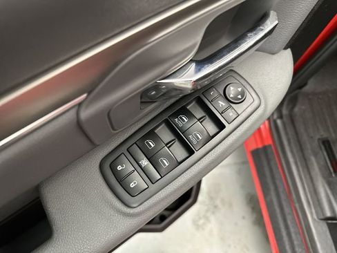 Used 2019 RAM 1500 Classic SLT w/ Luxury Group image 19