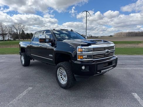 Used 2017 Chevrolet Silverado 2500 High Country w/ Duramax Plus Package image 3