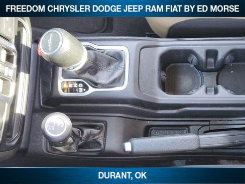 Used 2023 Jeep Gladiator Sport image 16