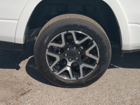 Used 2025 RAM 1500 Laramie AWD/4WD image 10