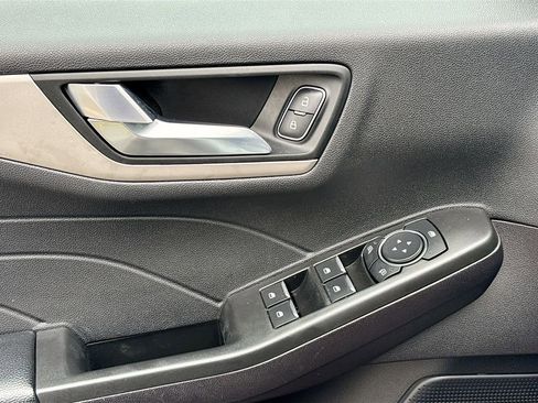 Used 2022 Ford Escape SEL image 18