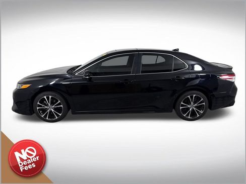 Used 2020 Toyota Camry SE w/ Convenience Package FWD image 7