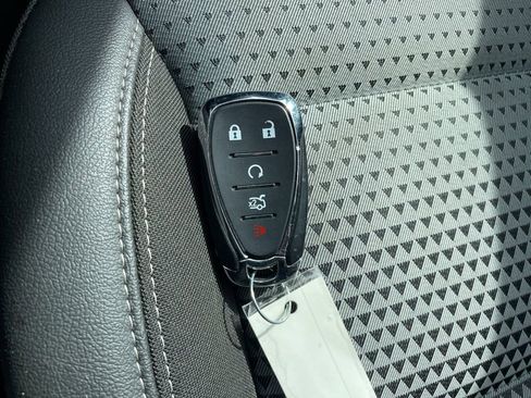 Used 2025 Chevrolet Trax LT w/ LT Convenience Package FWD image 23