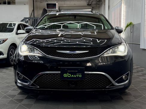 Used 2017 Chrysler Pacifica Limited w/ Advanced Safetytec Group image 2