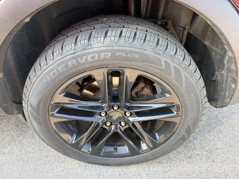 Used 2016 Ford Explorer XLT w/ Equipment Group 202A AWD/4WD image 13