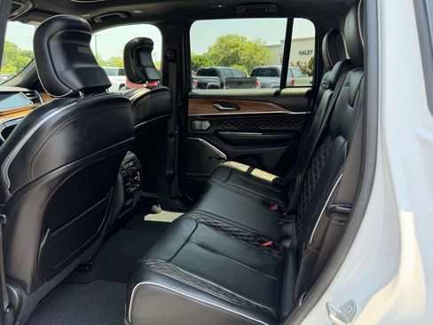 Used 2025 Jeep Grand Cherokee Summit AWD/4WD image 15