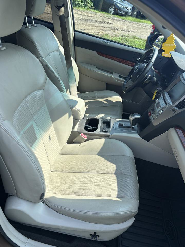 Used 2011 Subaru Outback 2.5i Limited AWD/4WD image 25