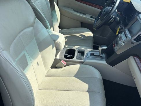 Used 2011 Subaru Outback 2.5i Limited AWD/4WD image 25
