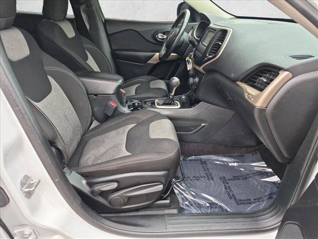 Used 2017 Jeep Cherokee Sport w/ Cold Weather Group AWD/4WD image 19