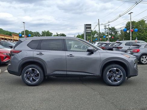 Used 2025 Nissan Rogue SV AWD/4WD image 8