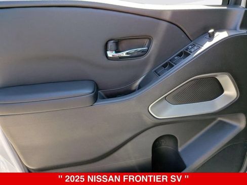 Certified 2025 Nissan Frontier SV AWD/4WD image 12