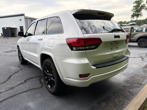 Certified 2018 Jeep Grand Cherokee Altitude RWD image 4