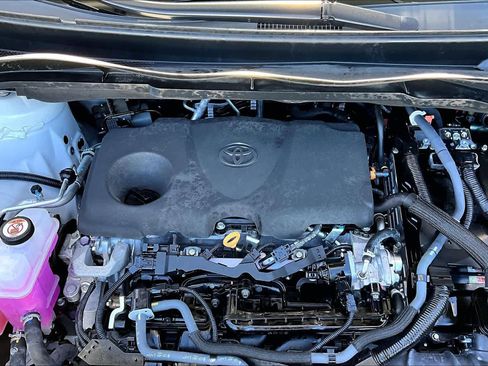 Used 2023 Toyota Sienna XLE image 33