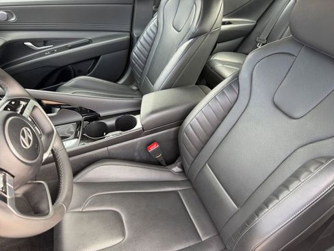 Used 2025 Hyundai Elantra Limited image 37