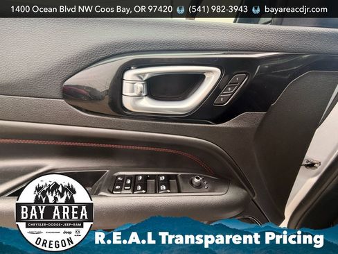 Used 2024 Jeep Compass Trailhawk w/ Trailhawk Elite Group AWD/4WD image 11