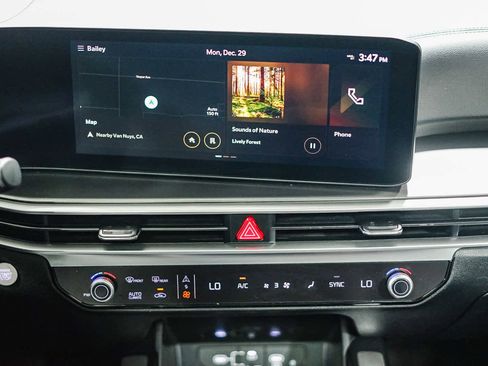 Used 2024 Kia Sorento EX w/ Panoramic Sunroof Package image 17