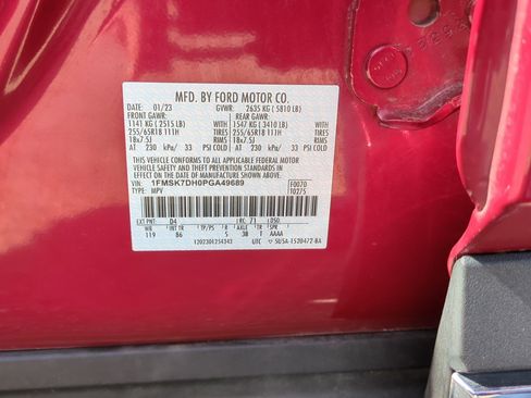 Used 2023 Ford Explorer XLT image 32