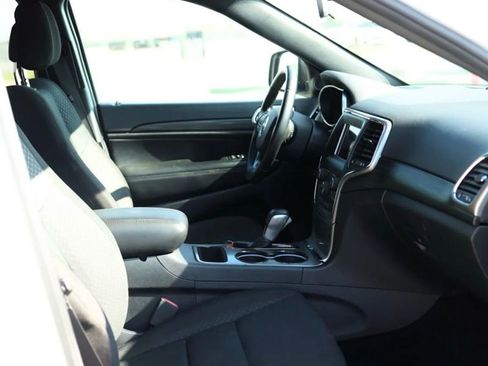 Used 2020 Jeep Grand Cherokee Laredo image 39