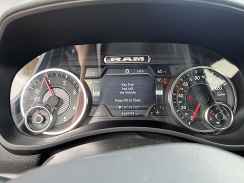 Used 2024 RAM 2500 Laramie AWD/4WD image 34