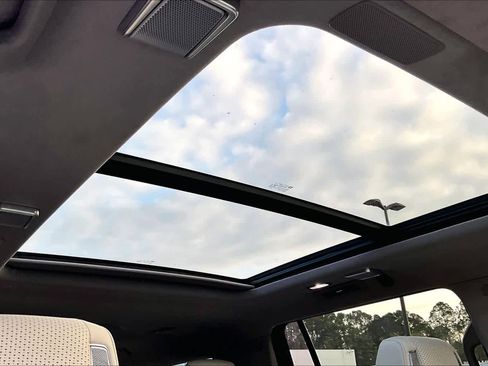 Used 2021 Cadillac Escalade ESV Premium Luxury Platinum image 13