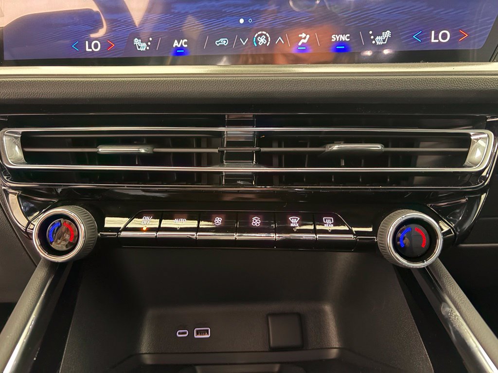 New 2027 Chevrolet Traverse LT w/ Driver Confidence Package FWD image 10