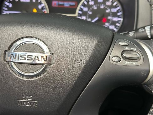 Used 2013 Nissan Pathfinder SV image 32