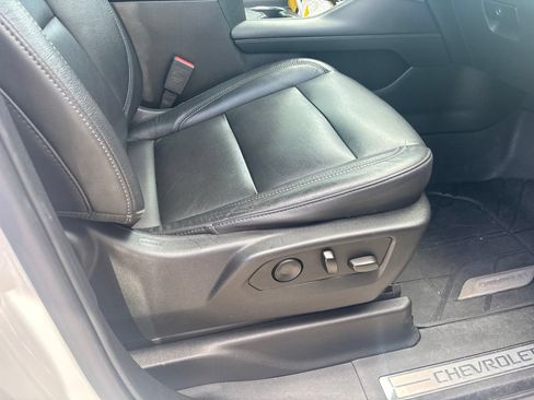 Used 2021 Chevrolet Tahoe Z71 w/ Z71 Signature Package AWD/4WD image 6
