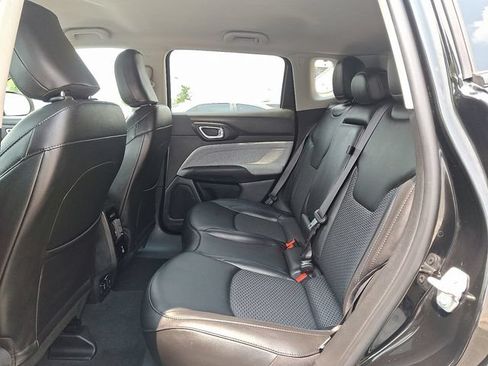 Used 2022 Jeep Compass Latitude w/ Convenience Group AWD/4WD image 9