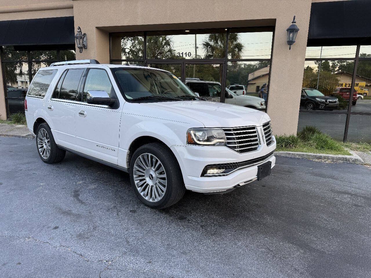 Used 2015 Lincoln Navigator 2WD w/ Equipment Group 101A Reserve image 2