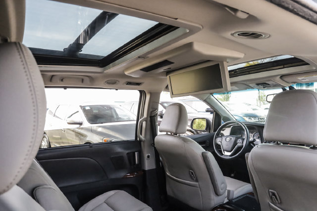 Used 2016 Toyota Sienna Limited Premium FWD image 51