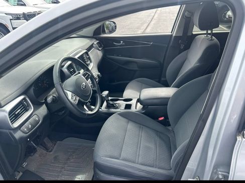 Used 2019 Kia Sorento S AWD/4WD image 2