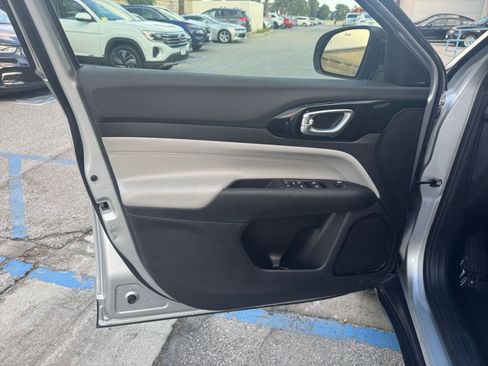 Used 2025 Jeep Compass Limited image 18