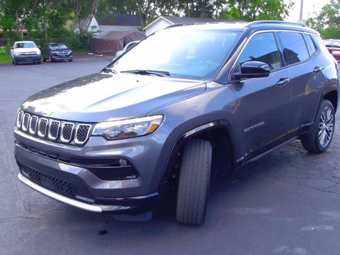 Used 2023 Jeep Compass Limited w/ Elite Group AWD/4WD image 3