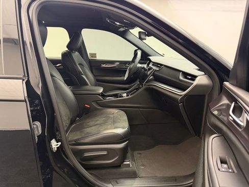Used 2023 Jeep Grand Cherokee Altitude AWD/4WD image 24