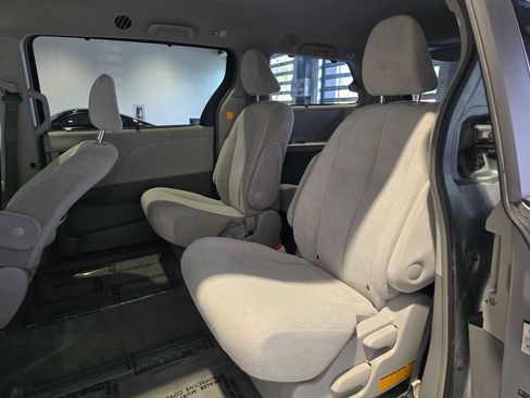 Used 2012 Toyota Sienna LE image 22