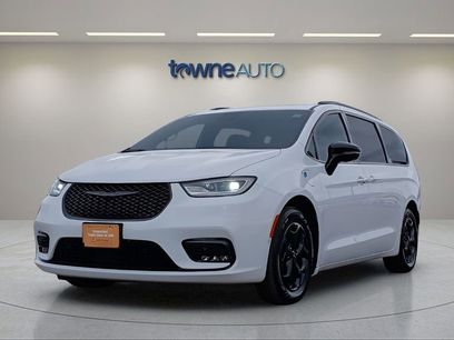 Used 2024 Chrysler Pacifica Premium