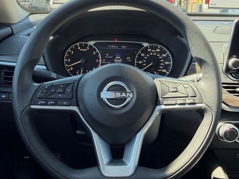 Used 2025 Nissan Altima 2.5 SV image 25